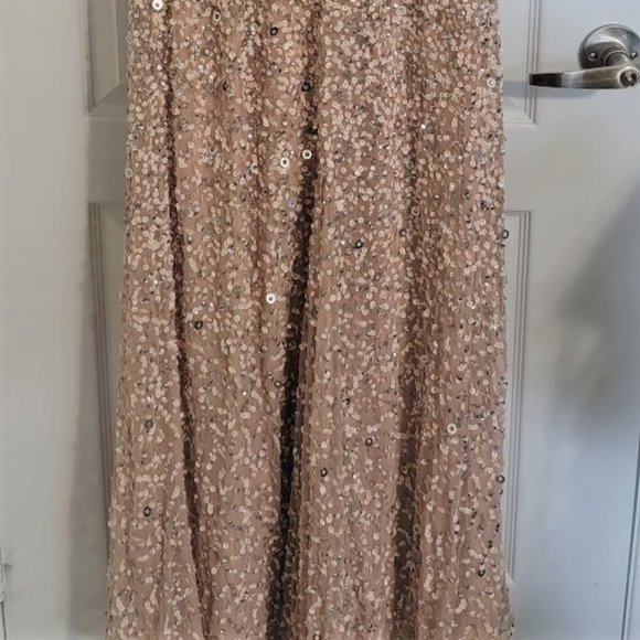 Adrianna Papell Short Sleeve Sequin Gown - Picture 10 of 11